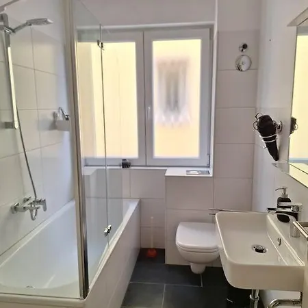 Geraumiges, Gemutliches Und Zentrales Apartment *